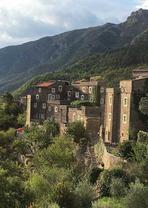 The telematic village Colletta di Castelbianco is in the hinterland of Albenga in Val Pennavaira