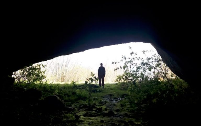 Grotta dell'Arma in Pennavaire Valley. Itineraries from the Pian dell'Arma Caprauna refuge