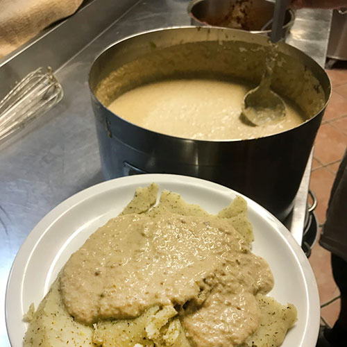 Cena con la Polenta Bianca di patate di Caprauna al Ristorante del Rifugio Pian dell'Arma